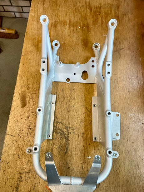 R6 RJ27 aluminium heckrahmen