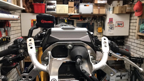 R1 2015+ aluminum topfairing Support