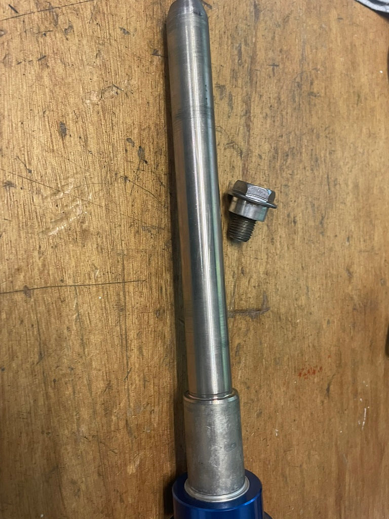 Yamaha R6 2006–2016 Quick Release Front Axle with Pull Cup
