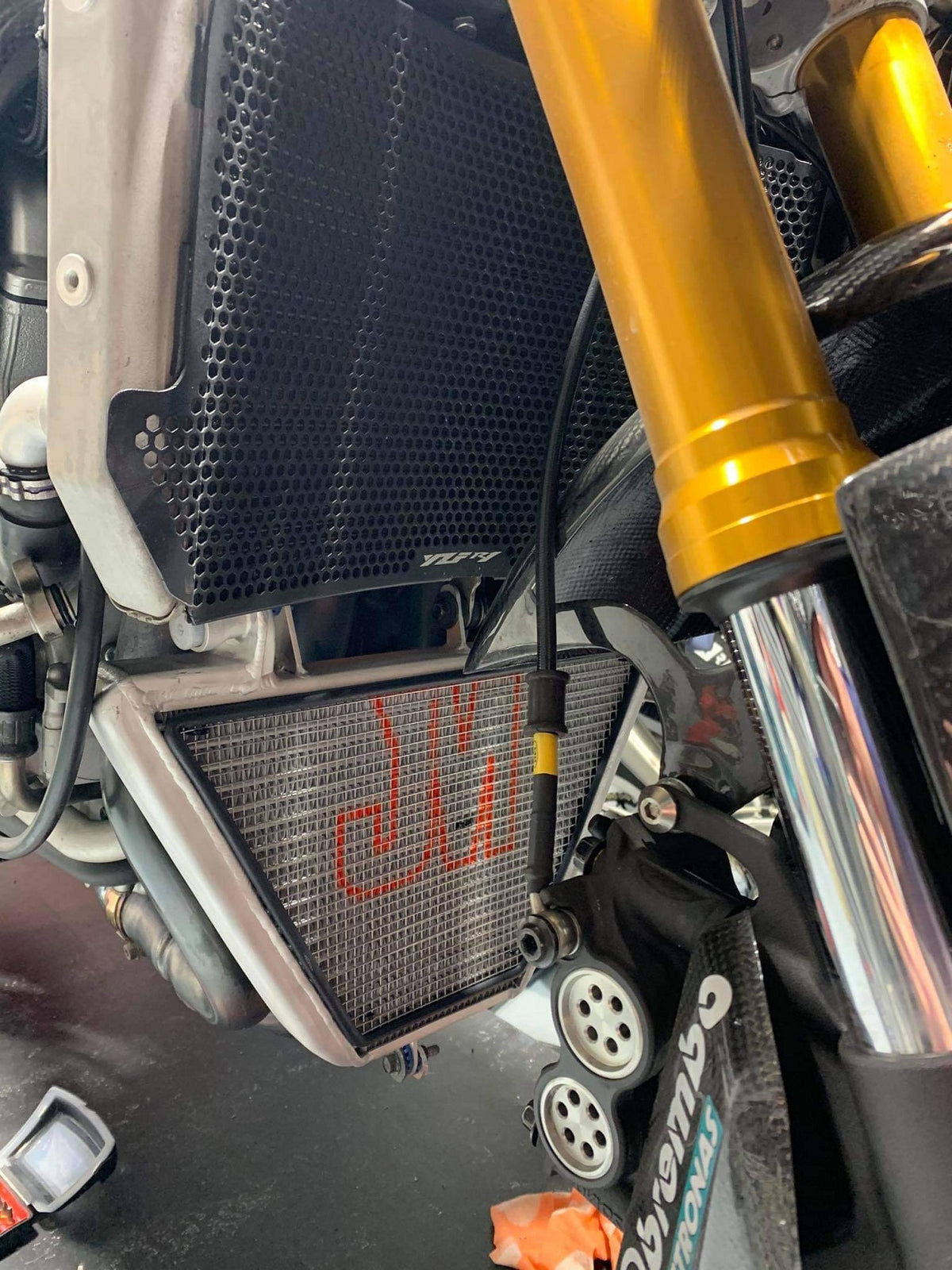 Yamaha R1 2015+ (RN32/RN49/RN65) – JMRaceradiators olie-puntradiateur