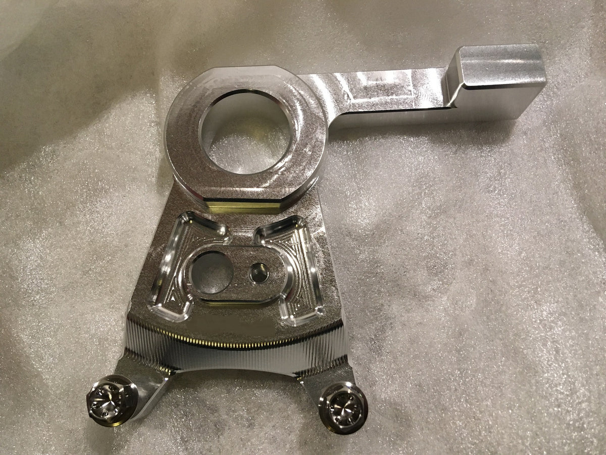 YAMAHA R1 2015-2026 Untere Aluminium-Bremssattelhalterung 84mm Schwarz