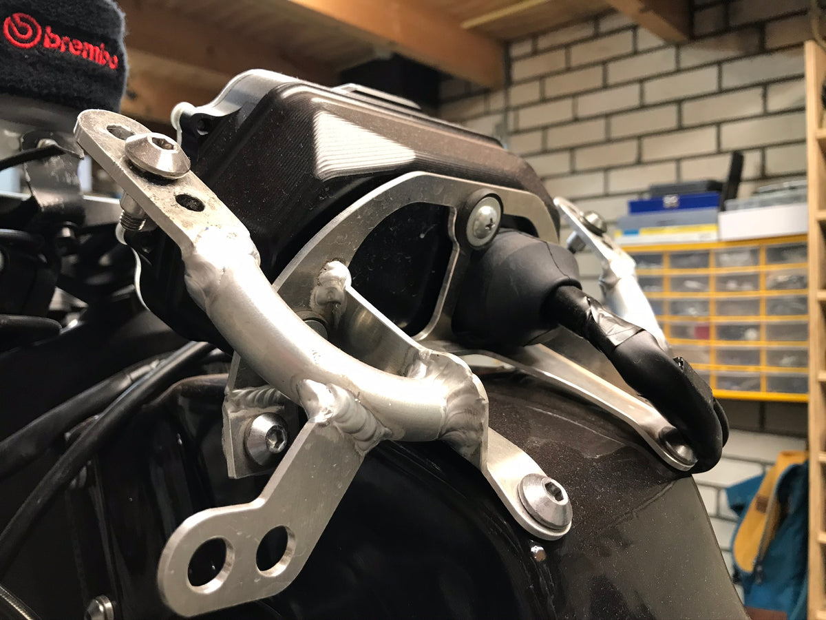 R1 2015+ aluminum topfairing Support