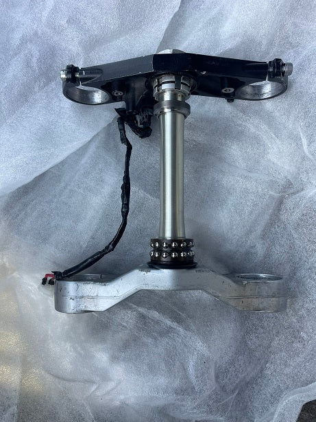 R6 2006-2007 used Triple Clamp Upper Top Yoke and Lower Top Yoke stock no damage
