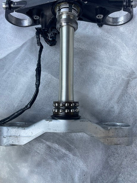 R6 2006-2007 used Triple Clamp Upper Top Yoke and Lower Top Yoke stock no damage