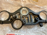 R1 2015-2025 bovenste kroonplaat oem 2CR2343501