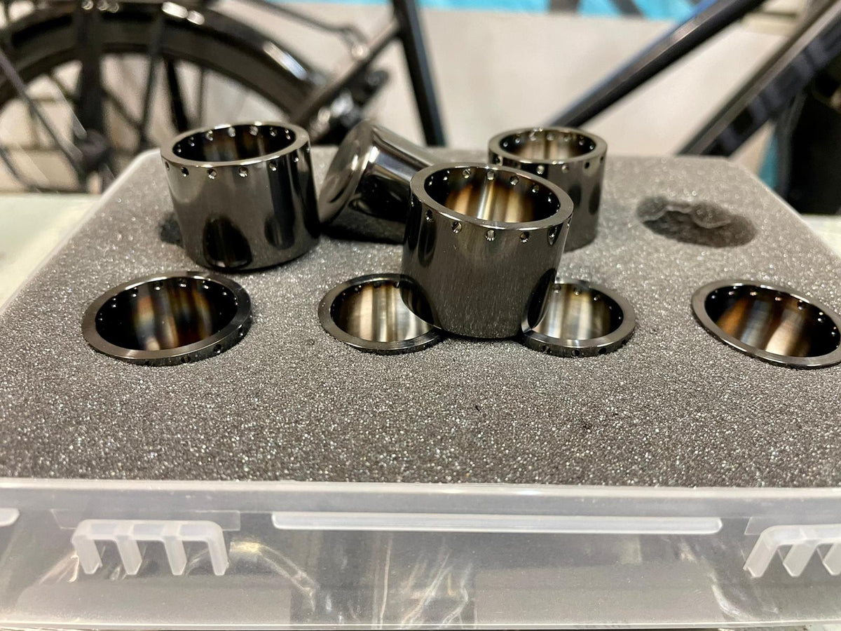 Titanium piston set R1 2015 onwards and R6 2006 onwards for oem calipers