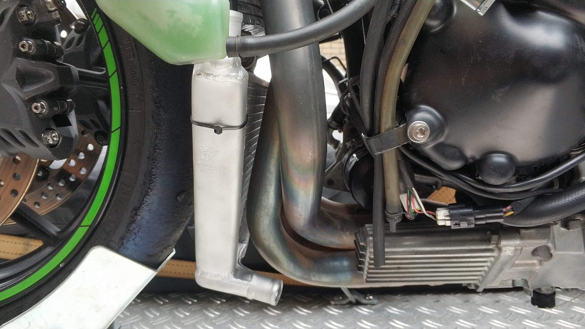 Kawasaki ZX10-R 2004–2005 – additional waterradiator - JMRaceradiators